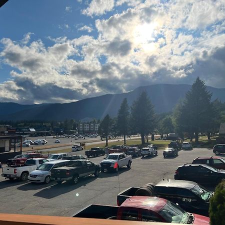 Chalet Inn Kitimat Exterior photo