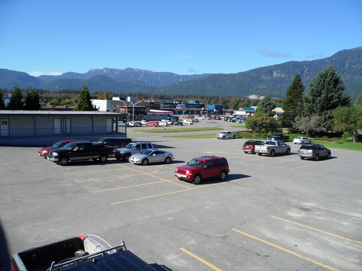 Chalet Inn Kitimat Exterior photo