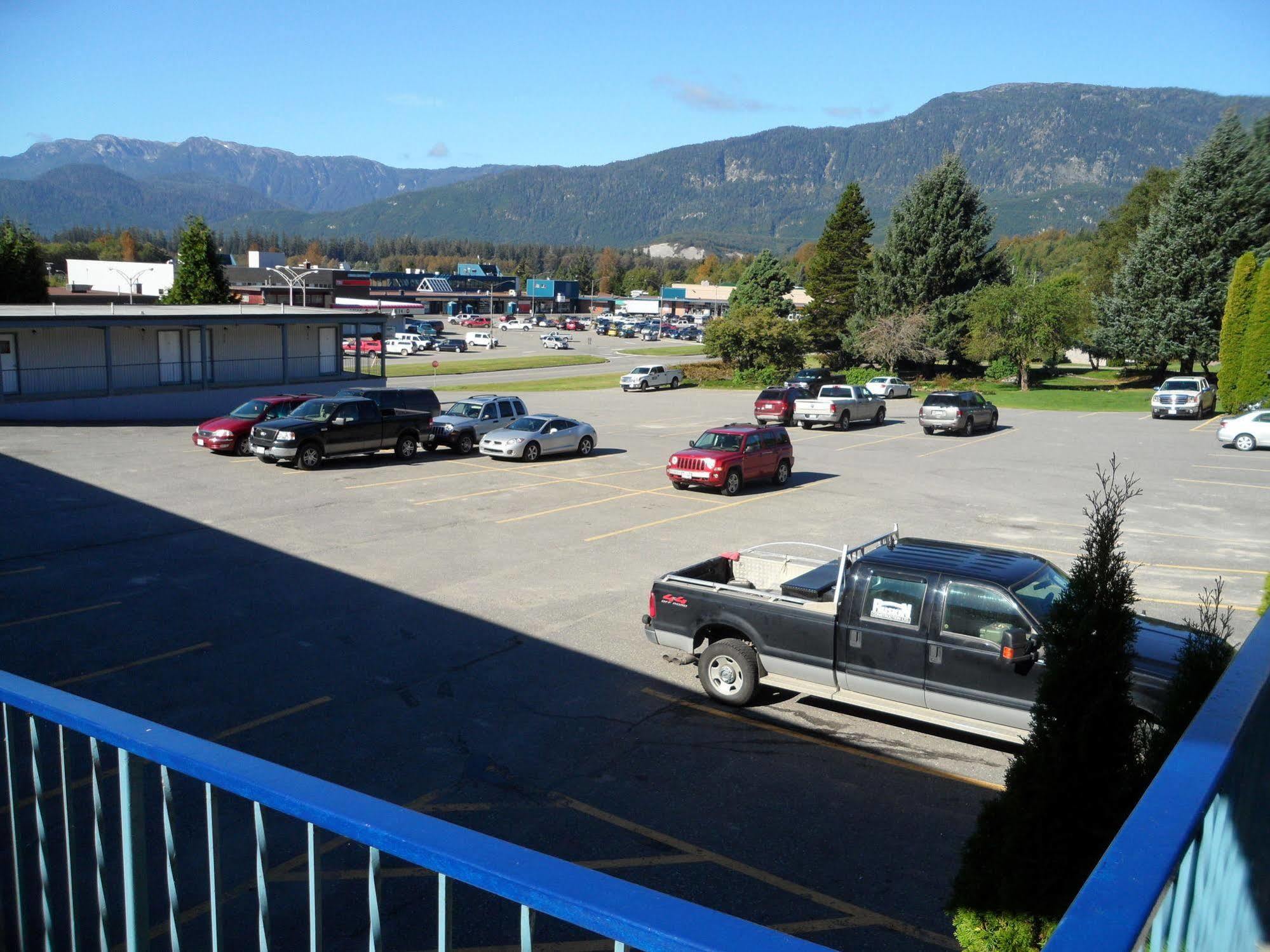 Chalet Inn Kitimat Exterior photo