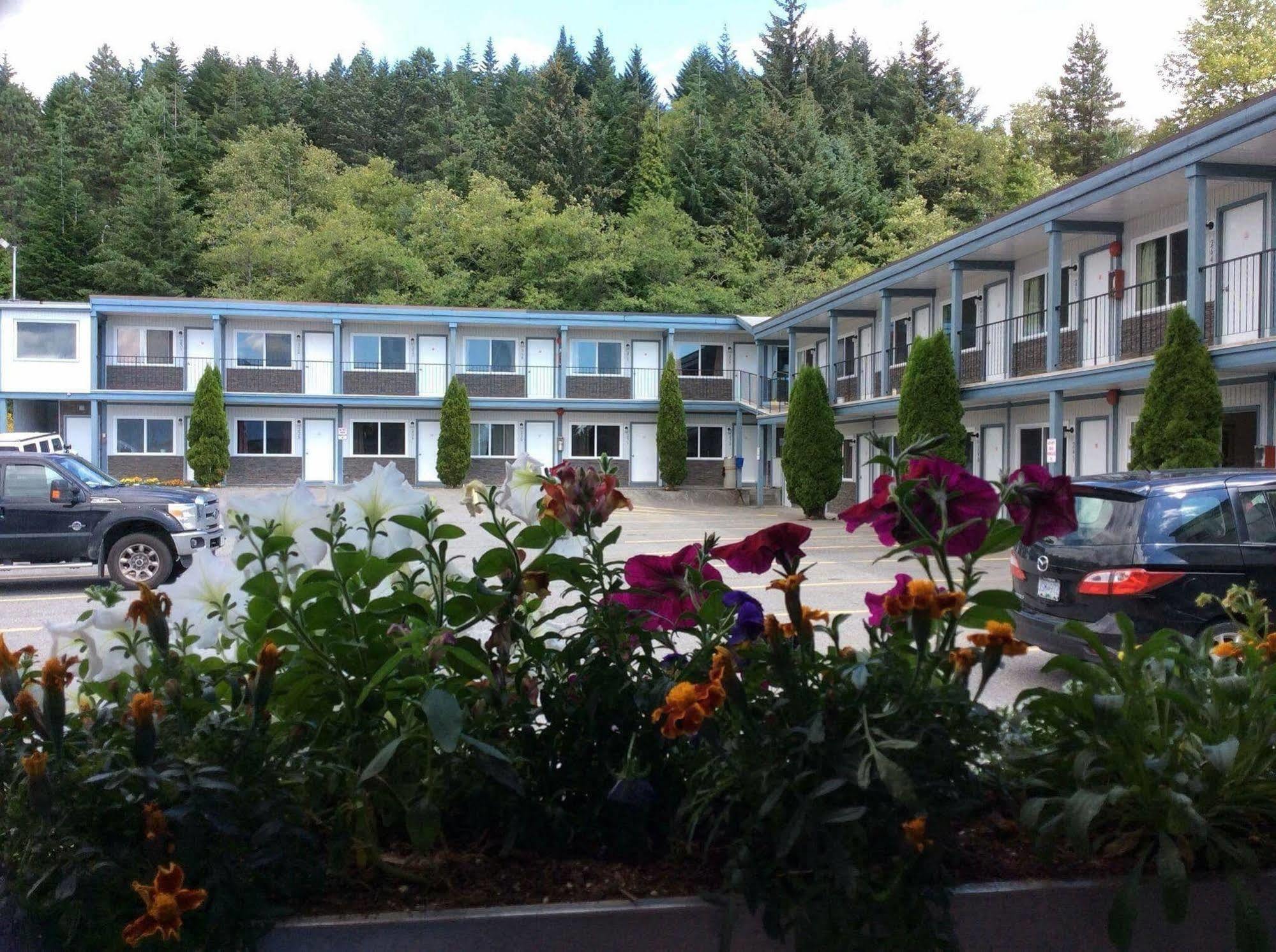 Chalet Inn Kitimat Exterior photo